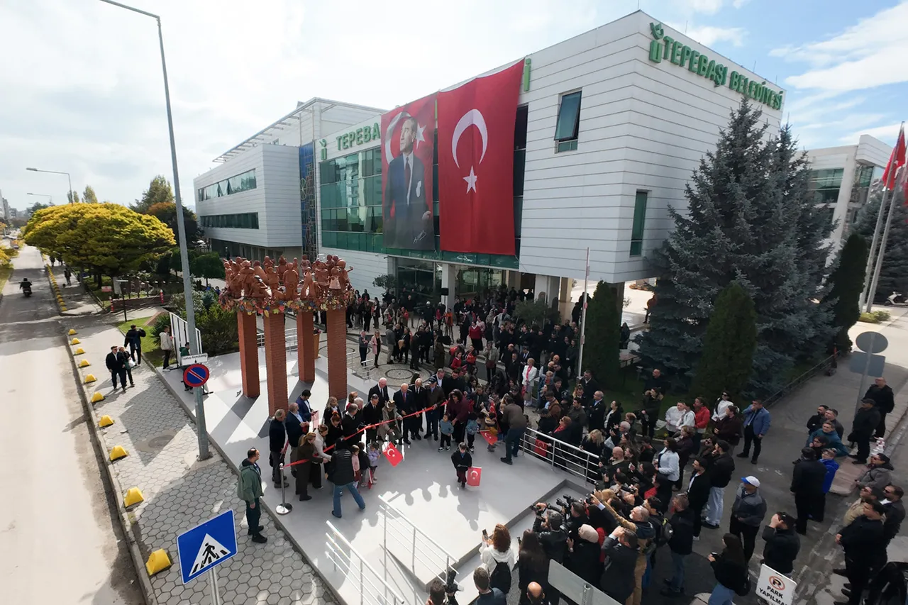 Atatürk ve çocukların izi Eskişehir’in kent hafızasına kazındı