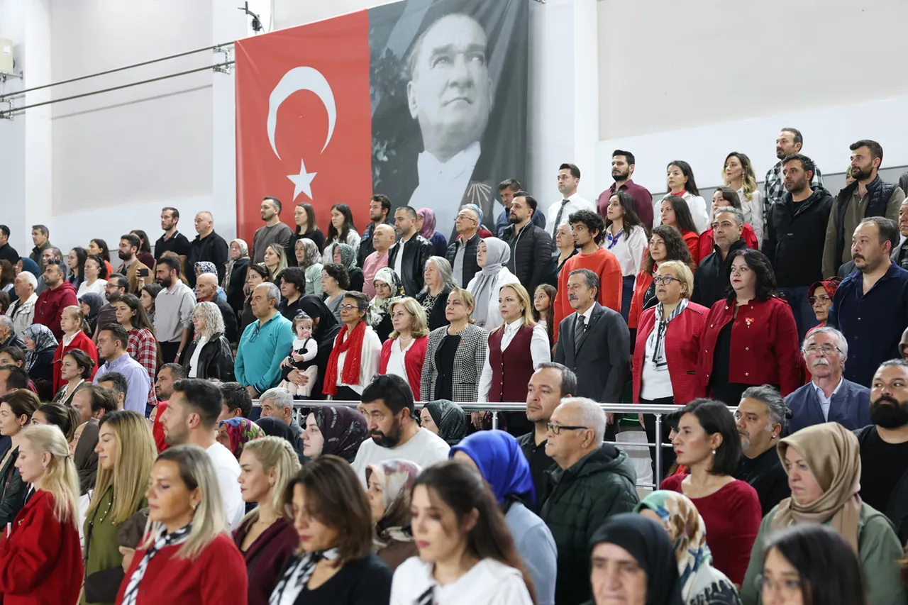 Tepebaşı’nda Cumhuriyet coşkusu üç nesli bir araya getirdi