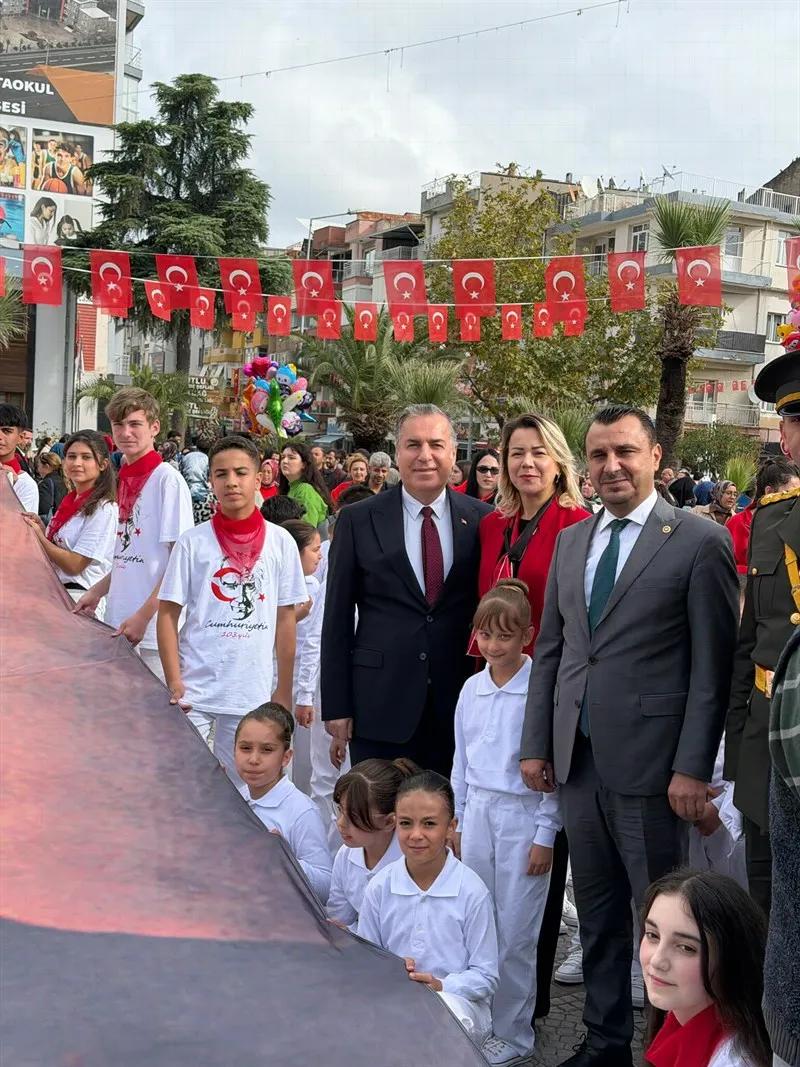 “29 Ekim Cumhuriyet Bayramı'' İlçemizde Büyük Bir Coşkuyla Kutlandı