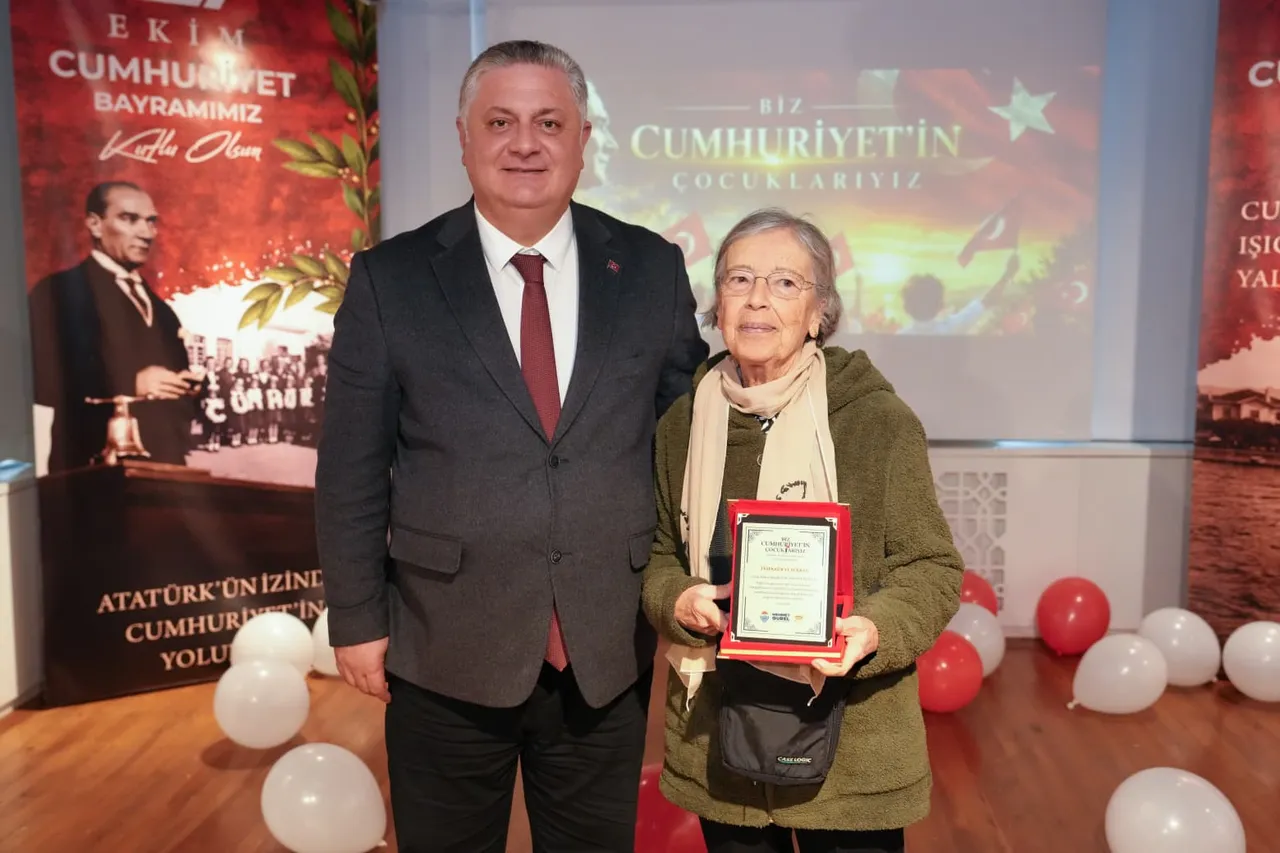 “Biz Cumhuriyet’in Çocuklarıyız” fotoğraf sergisi açıldı
