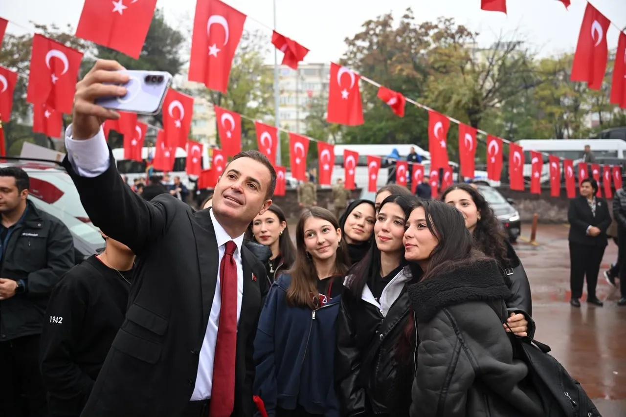 Akın: Cumhuriyetimize sonsuza kadar sahip çıkacağız