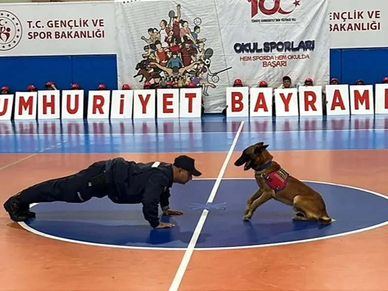 Jandarma Köpeği 'Nefes'in gösterisi ilgiyle izlendi