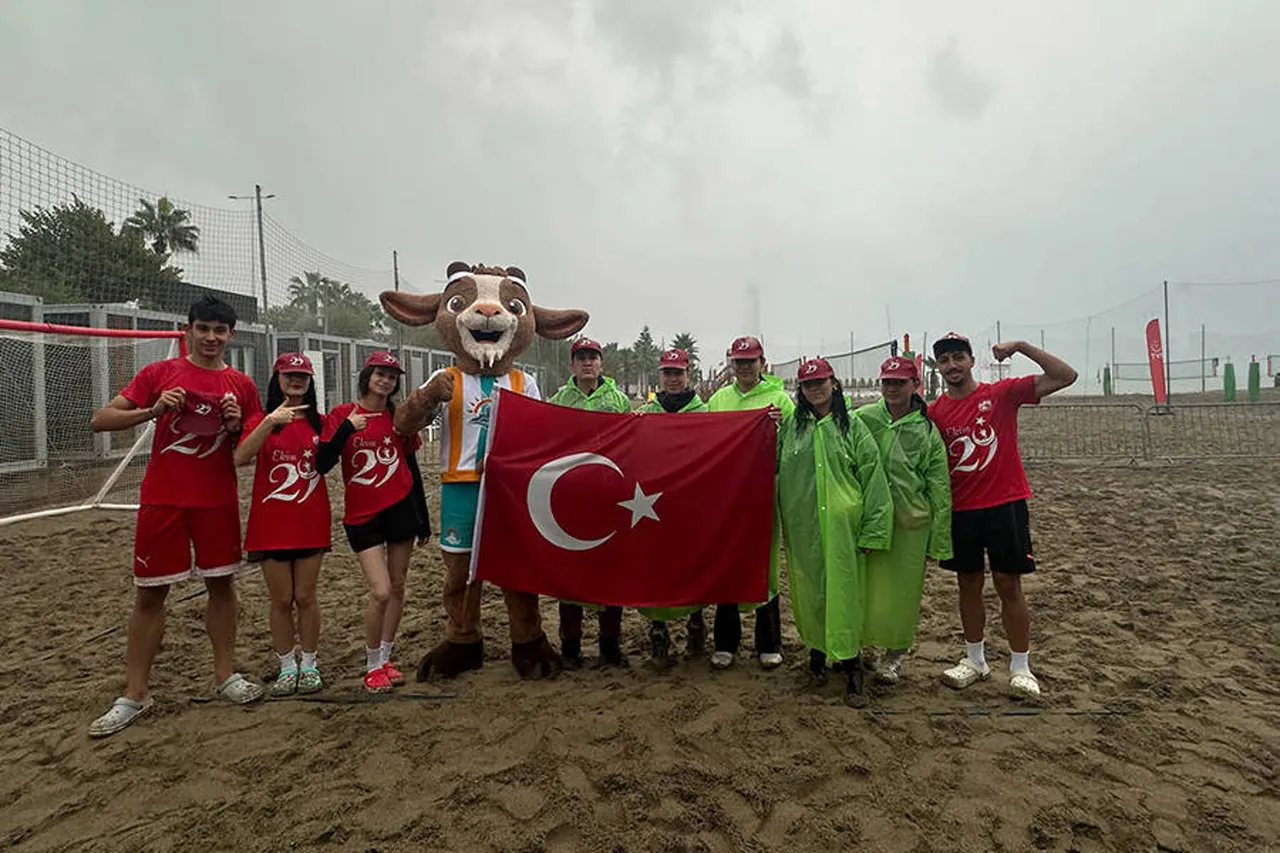 ALKÜ Öğrencilerinden Dünya Şampiyonası’nda Cumhuriyet coşkusu