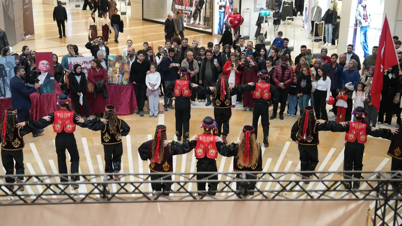 Büyükşehir, Cumhuriyet coşkusunu sanat ve müzikle buluşturdu