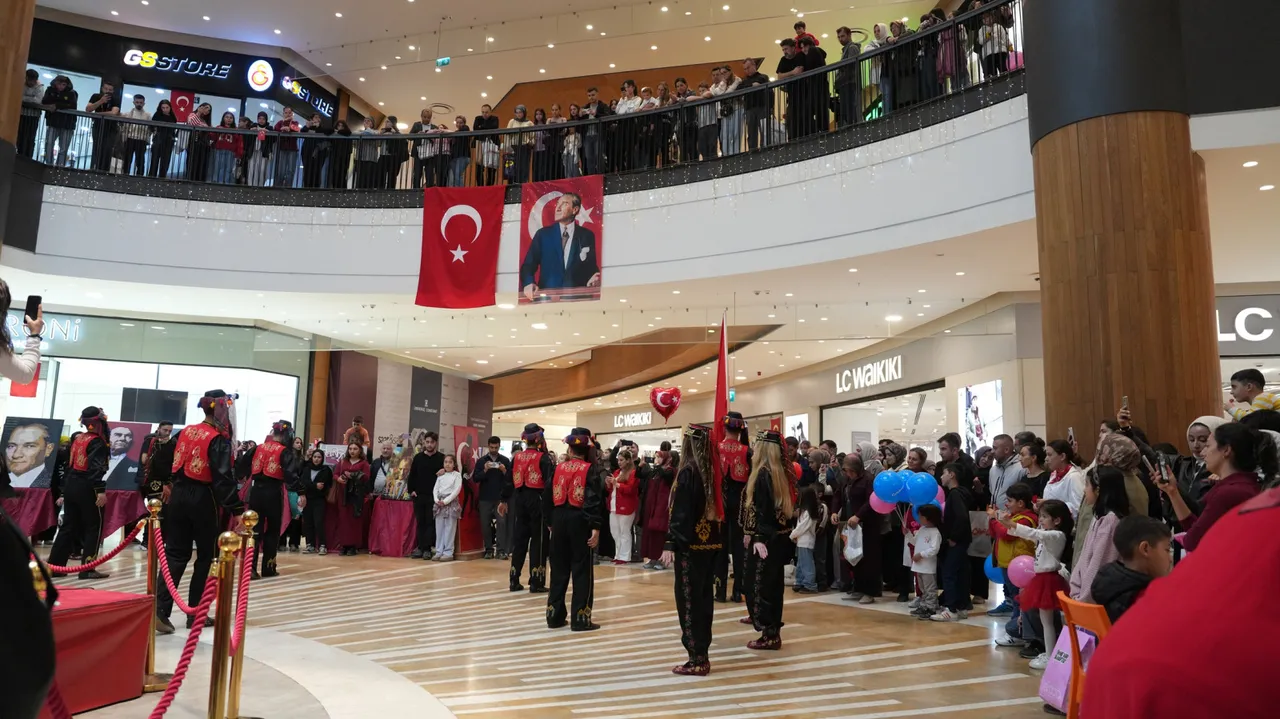 Büyükşehir, Cumhuriyet coşkusunu sanat ve müzikle buluşturdu