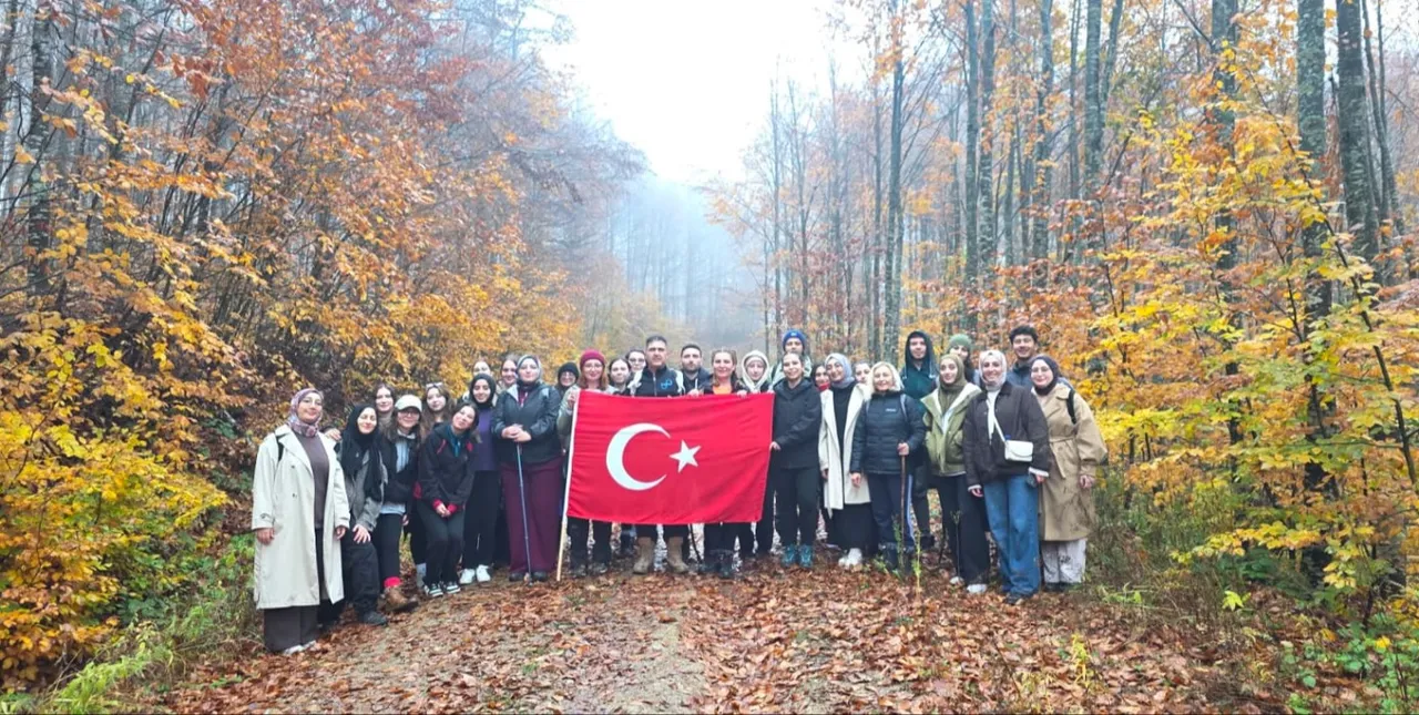 KSBÜ Öğrencilerinden Cumhuriyetin 103. Yılında doğa yürüyüşü