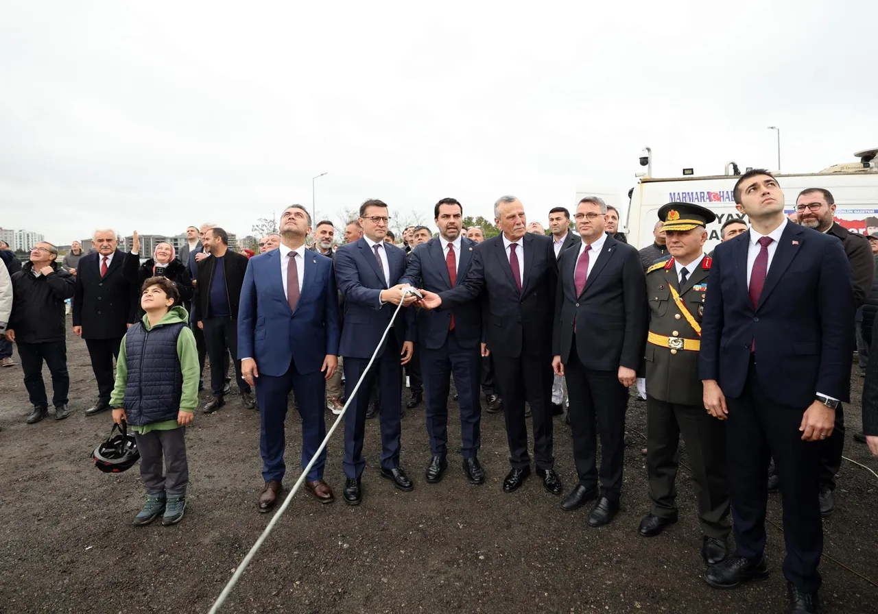 Çerkezköy’de Ay yıldız 81 metrede göklerle buluştu