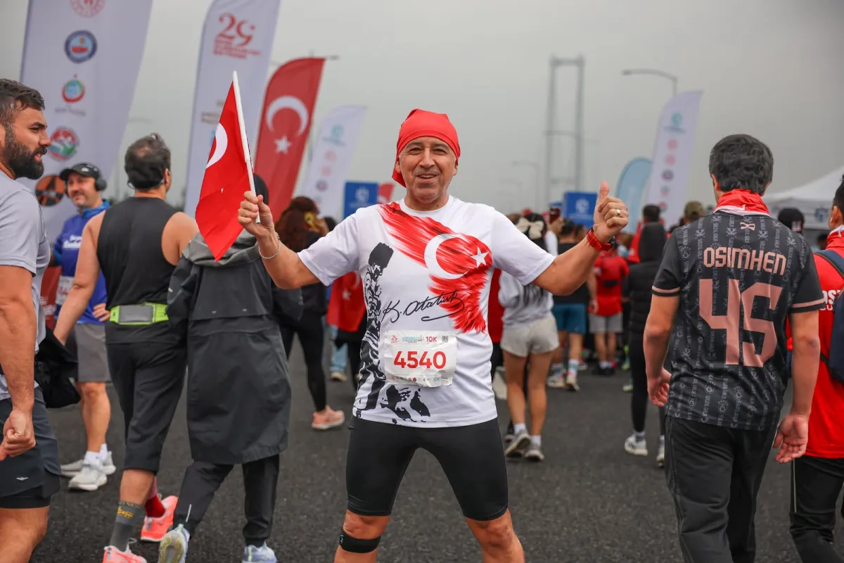 Binlerce adım Cumhuriyet için atıldı