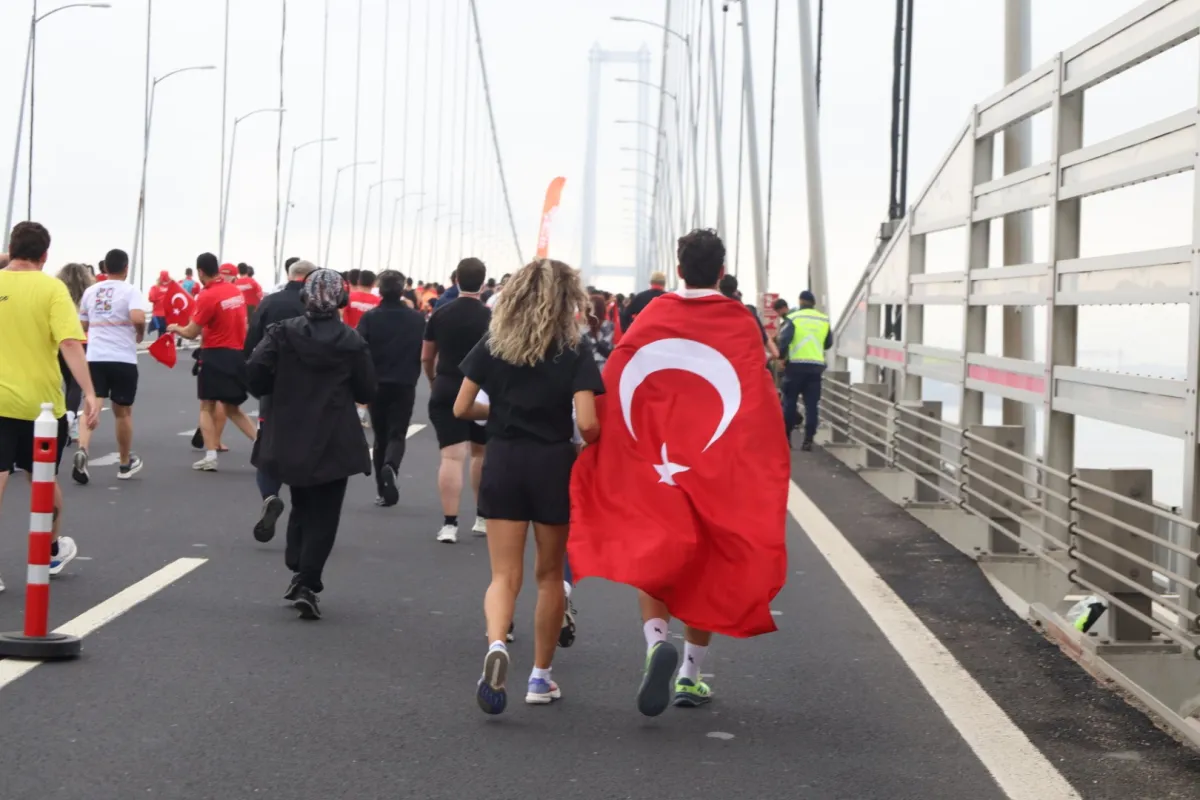 Binlerce adım Cumhuriyet için atıldı