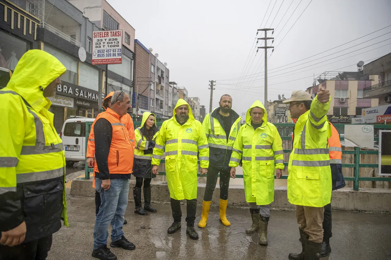 Mersin Büyükşehir ve MESKİ ekipleri, aşırı yağışlara karşı teyakkuzda
