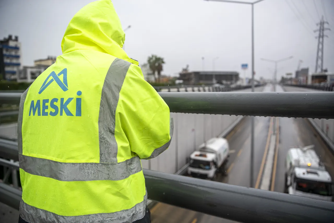 Mersin Büyükşehir ve MESKİ ekipleri, aşırı yağışlara karşı teyakkuzda