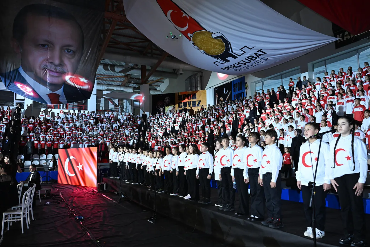 Ay Yıldızlı Koro Cumhuriyet Bayramı için sahne aldı