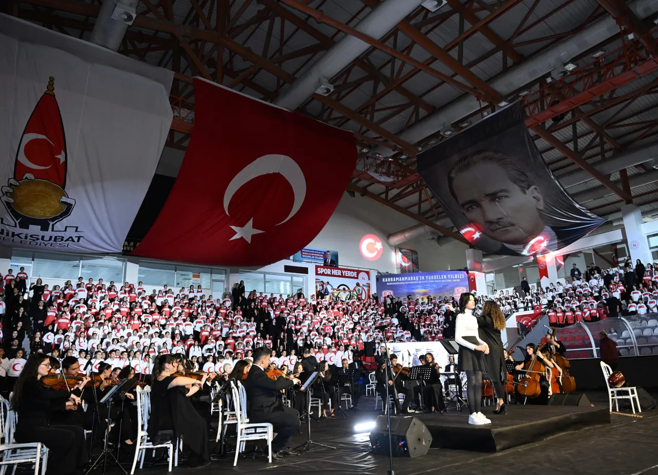 Ay Yıldızlı Koro Cumhuriyet Bayramı için sahne aldı