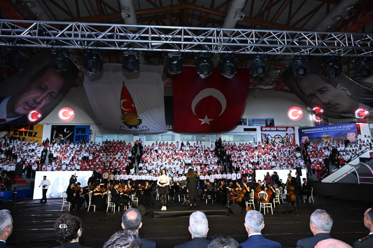 Ay Yıldızlı Koro Cumhuriyet Bayramı için sahne aldı