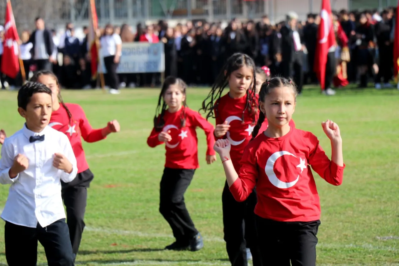 Bozdoğan’da Cumhuriyet Bayramı coşkusu stadyuma taşındı