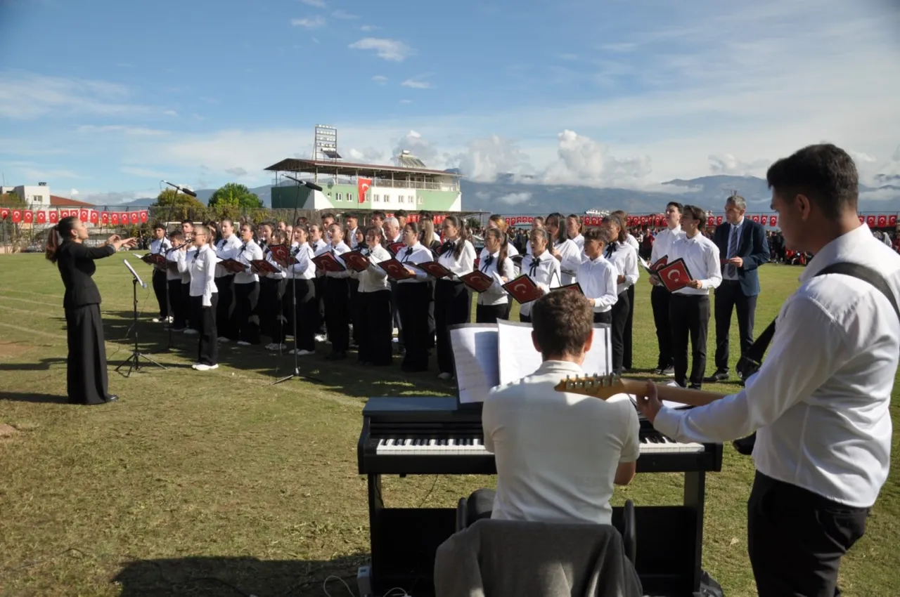 Bozdoğan’da Cumhuriyet Bayramı coşkusu stadyuma taşındı
