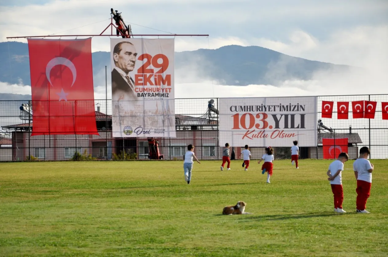 Bozdoğan’da Cumhuriyet Bayramı coşkusu stadyuma taşındı