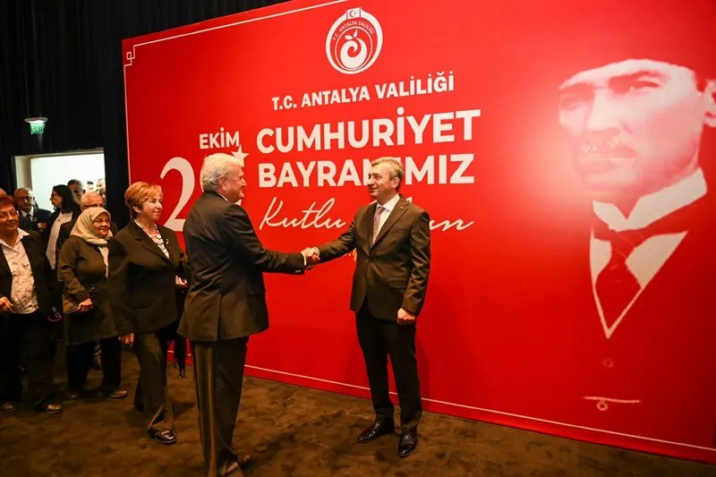 Vali Şahin: Antalya’nın Cumhuriyet’e bağlılığıyla gurur duyuyoruz