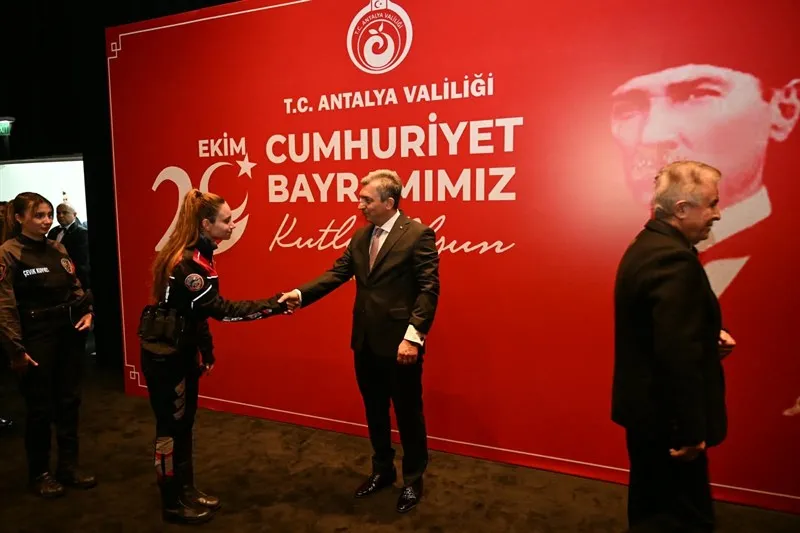 Vali Şahin: Antalya’nın Cumhuriyet’e bağlılığıyla gurur duyuyoruz