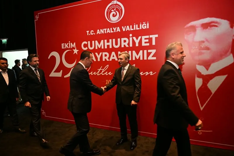Vali Şahin: Antalya’nın Cumhuriyet’e bağlılığıyla gurur duyuyoruz