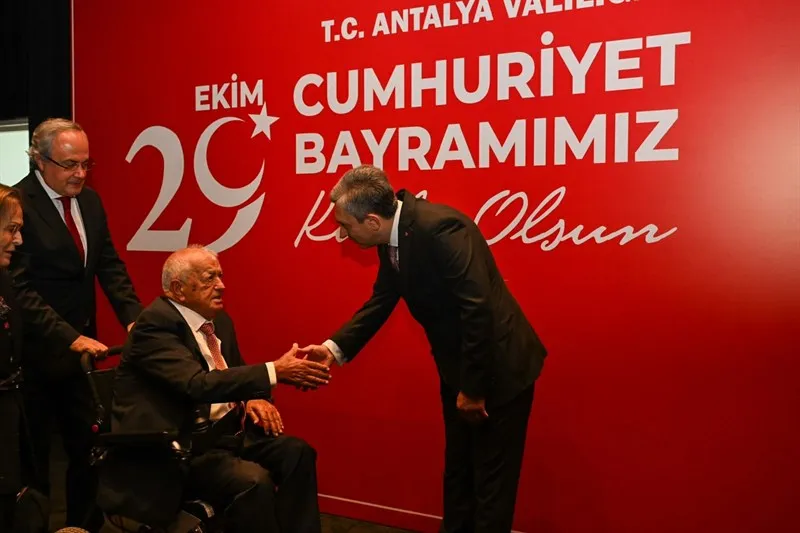 Vali Şahin: Antalya’nın Cumhuriyet’e bağlılığıyla gurur duyuyoruz