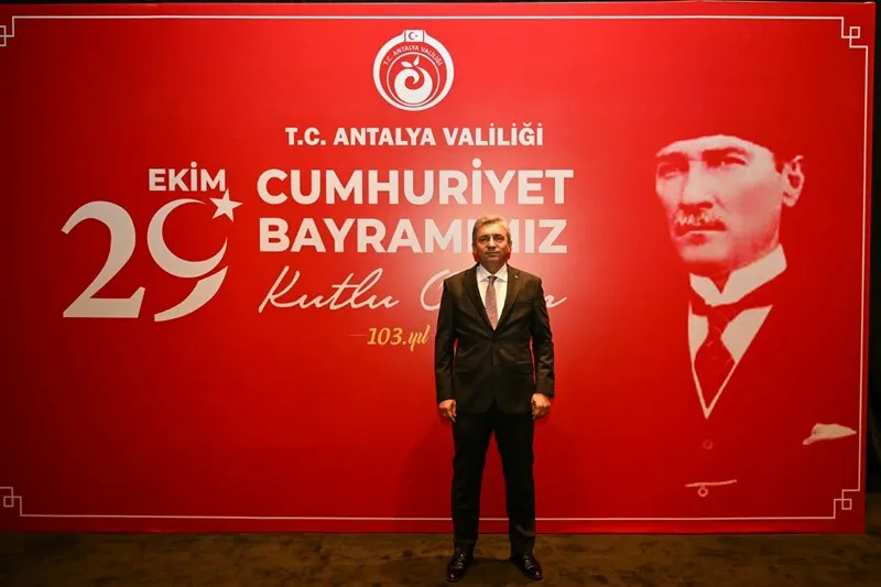 Vali Şahin: Antalya’nın Cumhuriyet’e bağlılığıyla gurur duyuyoruz