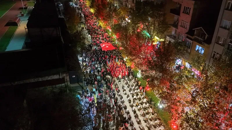 Cumhuriyet'in 103. Yılında Uşak’ta Fener Alayı coşkusu yaşandı