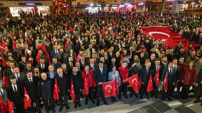 Cumhuriyet'in 103. Yılında Uşak’ta Fener Alayı coşkusu yaşandı