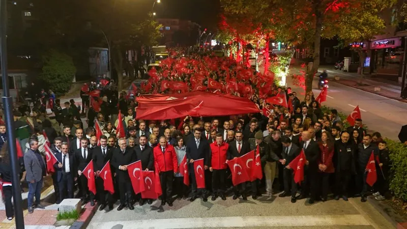 Cumhuriyet'in 103. Yılında Uşak’ta Fener Alayı coşkusu yaşandı