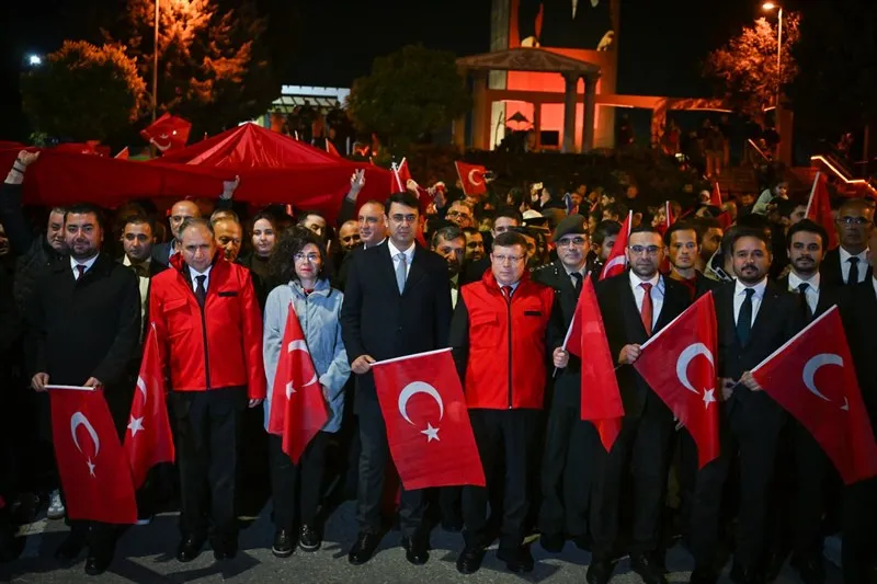 Cumhuriyet'in 103. Yılında Uşak’ta Fener Alayı coşkusu yaşandı