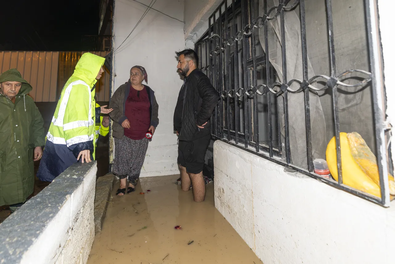 Başkan Vekili Genç, aşırı yağıştan etkilenen mahalleleri sahada inceledi
