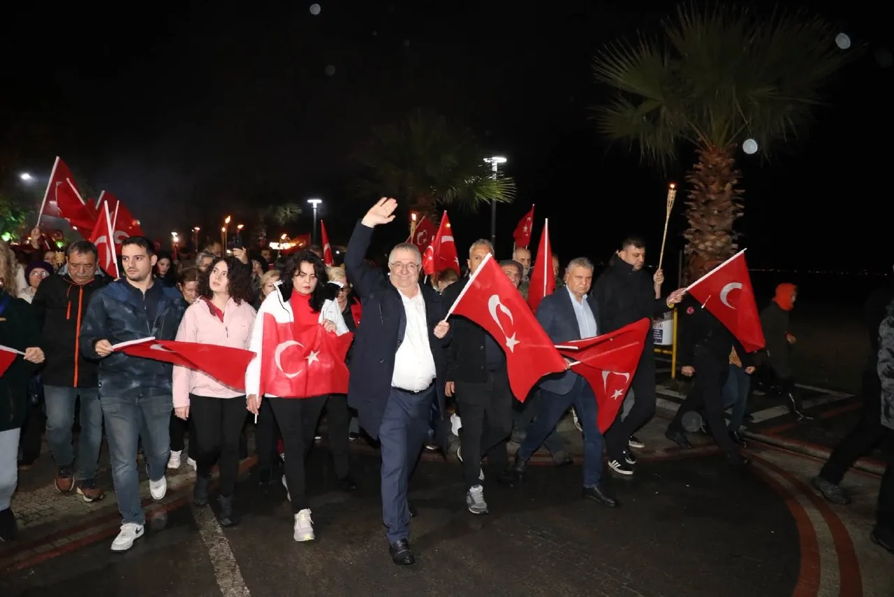 Edremit’te Cumhuriyet Bayramı coşkusu yağmura rağmen dinmedi