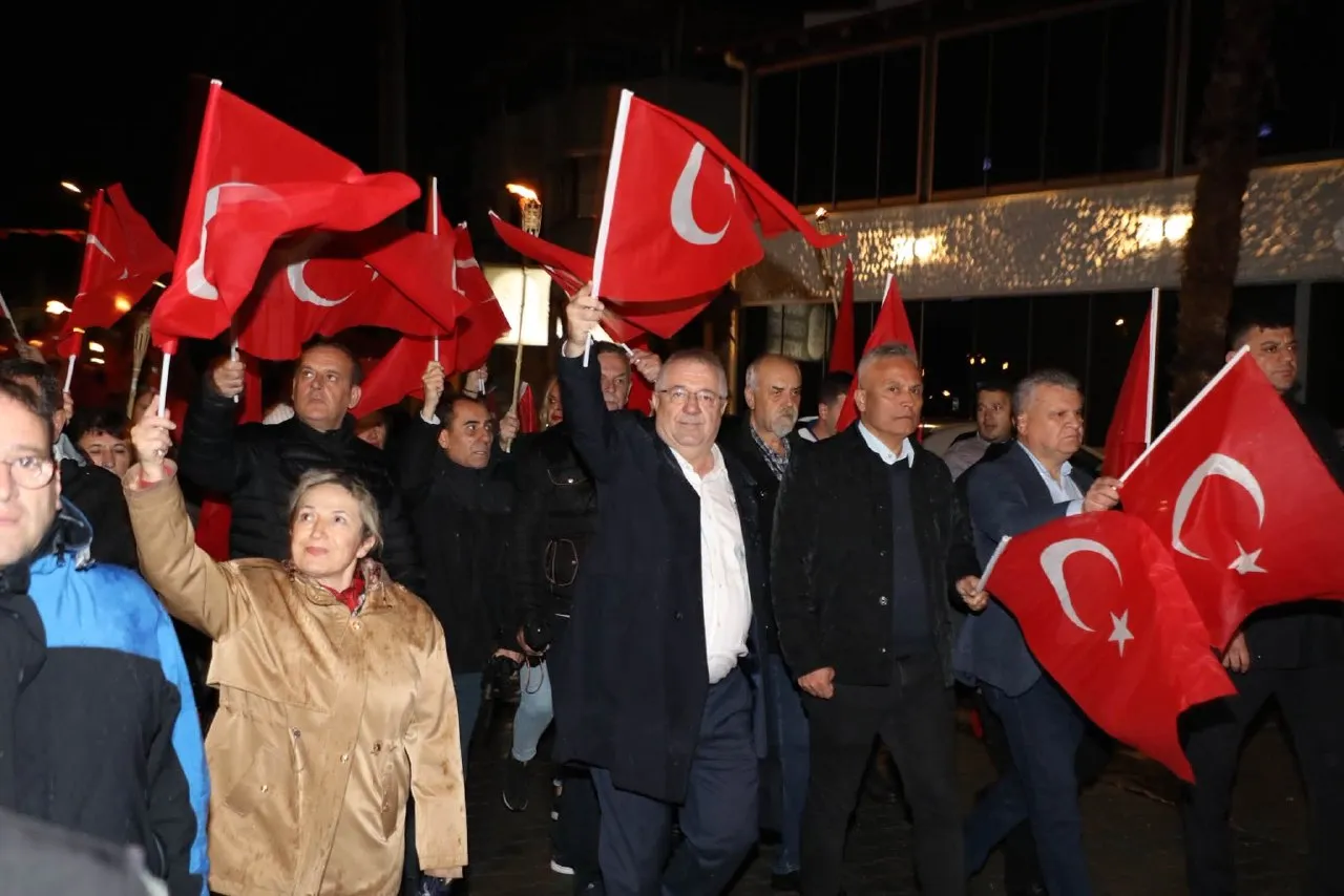 Edremit’te Cumhuriyet Bayramı coşkusu yağmura rağmen dinmedi