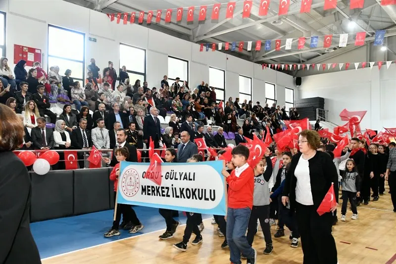 Gülyalı'da 29 Ekim Cumhuriyet Bayramı çeşitli etkinliklerle ve coşkuyla kutlandı