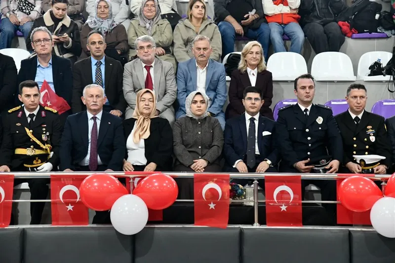 Gülyalı'da 29 Ekim Cumhuriyet Bayramı çeşitli etkinliklerle ve coşkuyla kutlandı