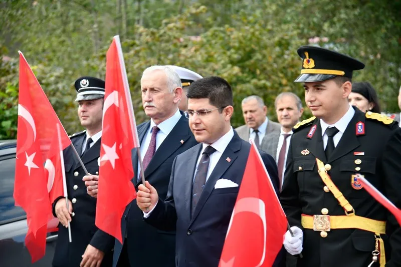 Gülyalı'da 29 Ekim Cumhuriyet Bayramı çeşitli etkinliklerle ve coşkuyla kutlandı