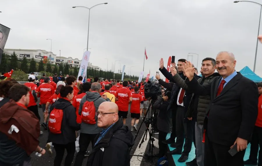 Başkan Büyükgöz, Osmangazi Cumhuriyet Koşusu’nun başlangıcına katıldı