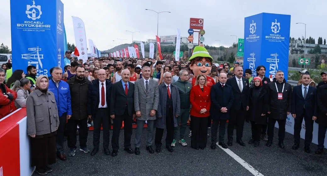 Başkan Büyükgöz, Osmangazi Cumhuriyet Koşusu’nun başlangıcına katıldı