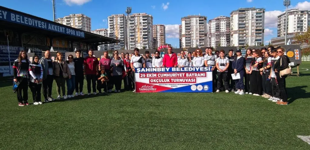 Şahinbey´de Cumhuriyet coşkusu sahalara taşındı