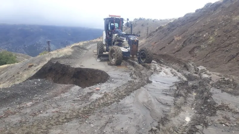 Büyükşehir ekipleri kırsal yollarda gece gündüz sahada