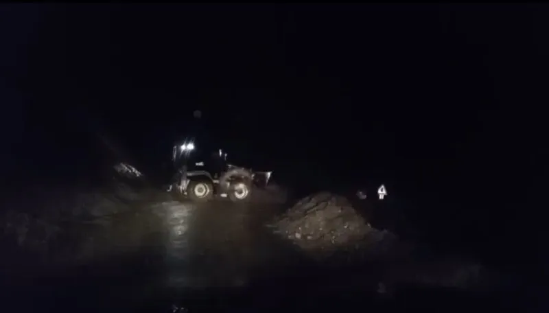Büyükşehir ekipleri kırsal yollarda gece gündüz sahada