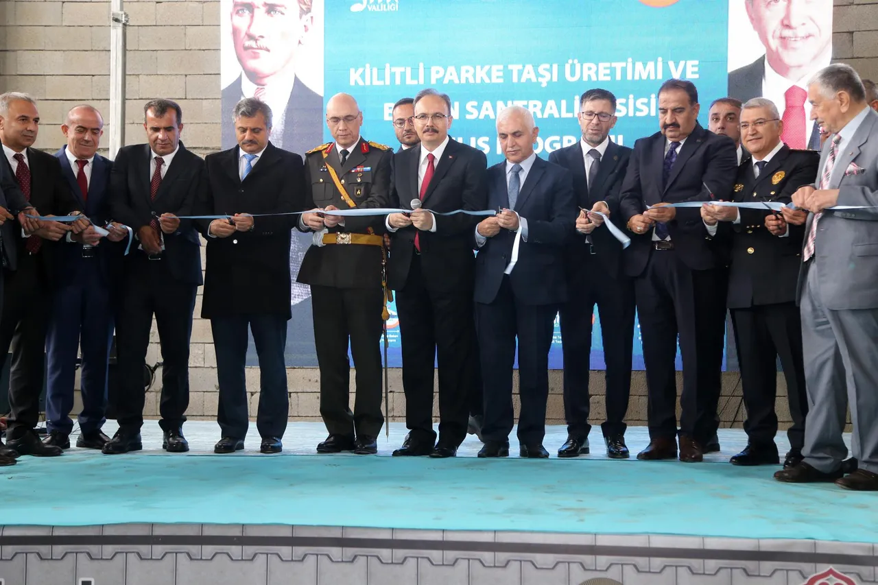 Siirt Üniversitesi Rektörü Nihat Şındak Cumhuriyet Bayramı törenlerine ve tesis açılışına katıldı