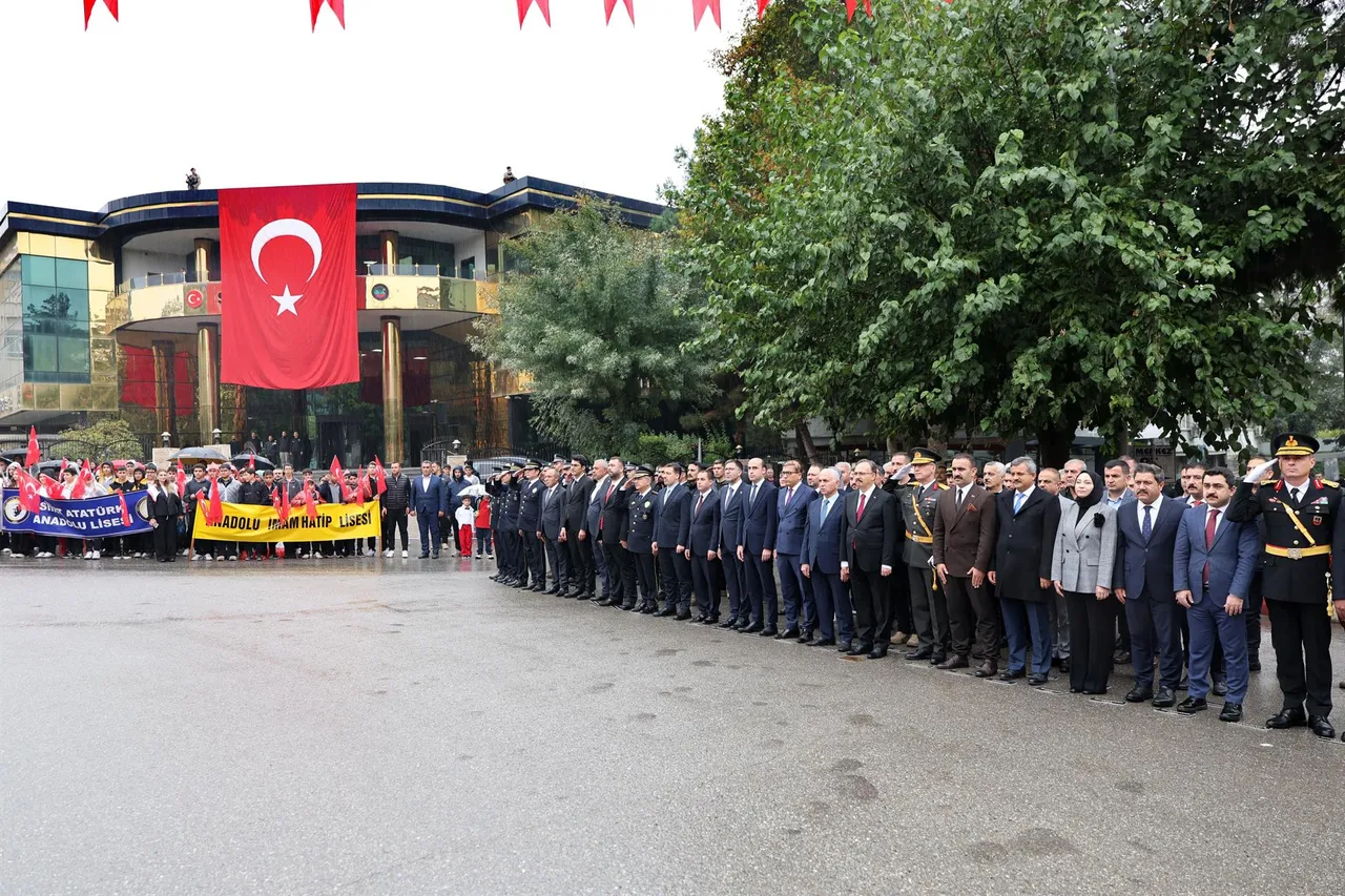 Siirt Üniversitesi Rektörü Nihat Şındak Cumhuriyet Bayramı törenlerine ve tesis açılışına katıldı