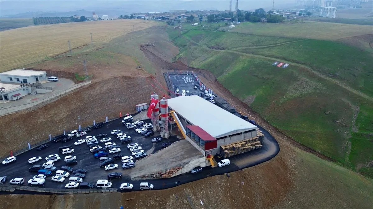 Siirt’te kilitli parke taşı üretim ve beton Santrali Tesisi hizmete açıldı