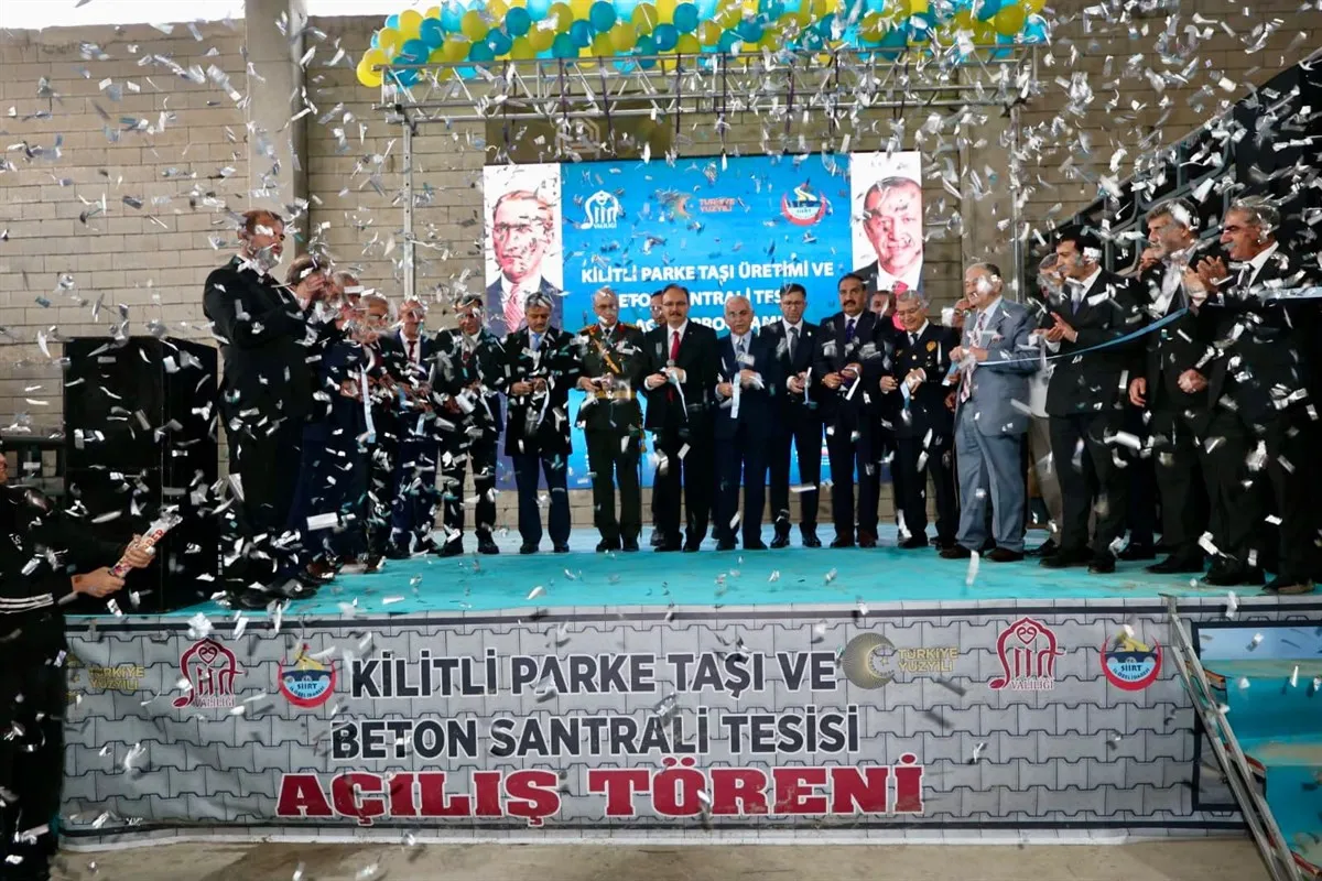 Siirt’te kilitli parke taşı üretim ve beton Santrali Tesisi hizmete açıldı