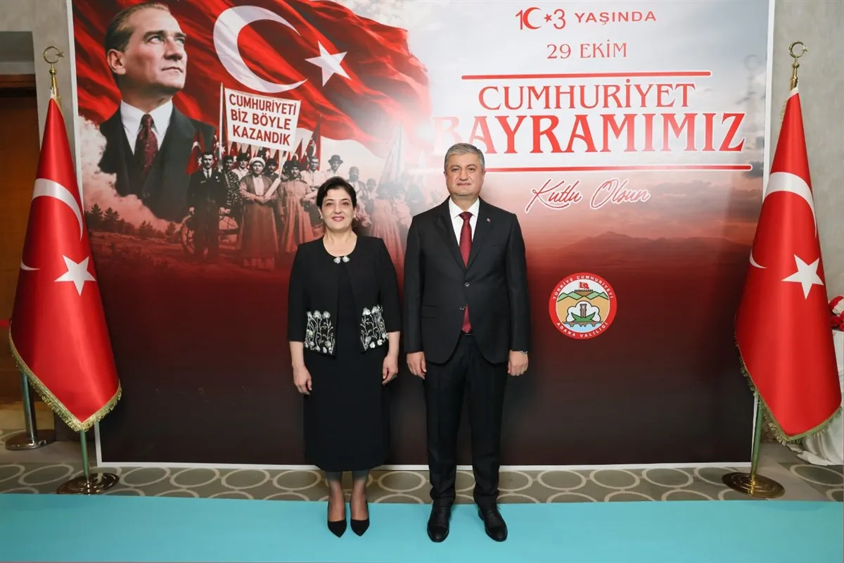 Vali Yavuz ve eşi Süreyya Yavuz’nin ev sahipliğinde Cumhuriyet Resepsiyonu düzenlendi