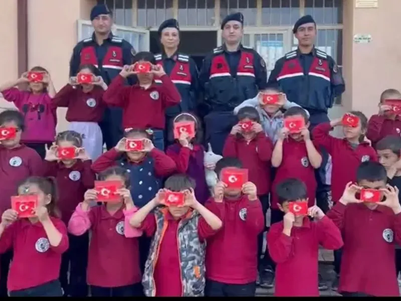 Bilecik'te Jandarma ekipleri öğrencilere milli ve manevi değerleri anlattı