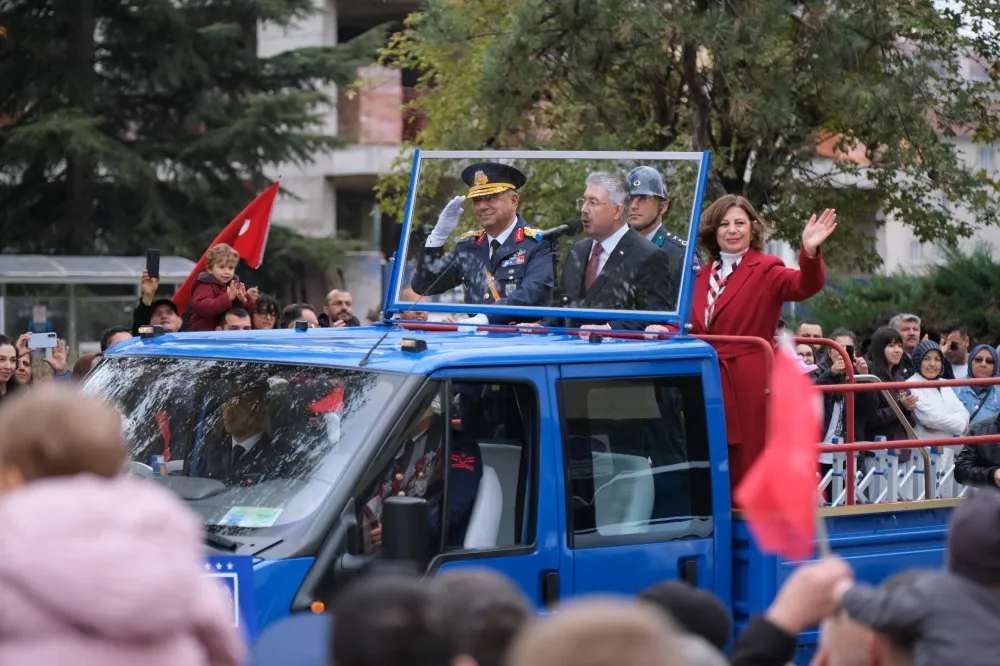 Cumhuriyet Coşkusu Eskişehir'i sardı