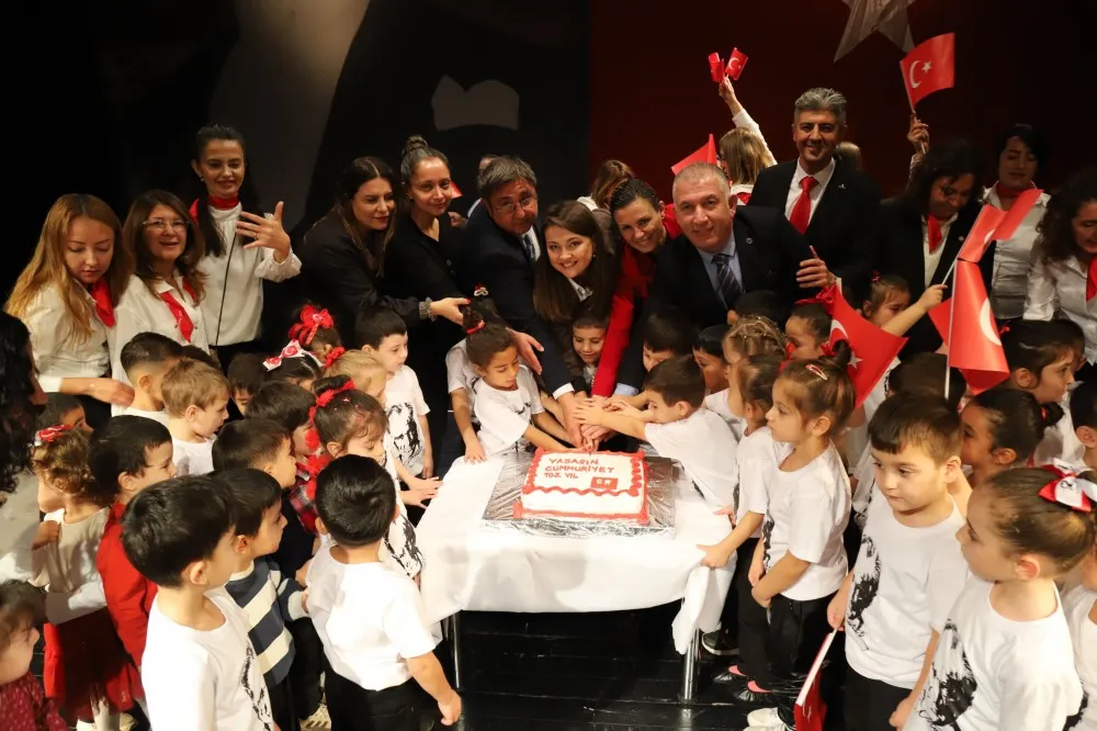 Es Çocuk Evinde Cumhuriyet coşkusu