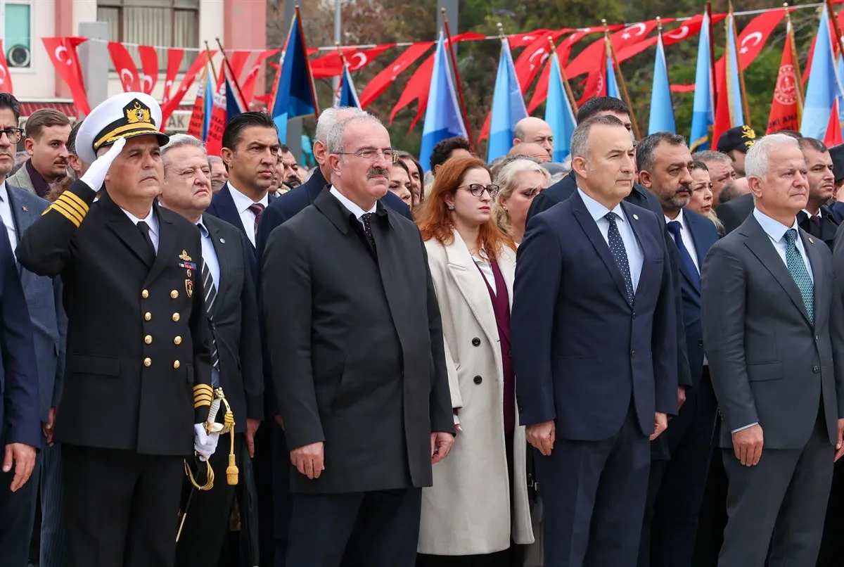 Cumhuriyet’imizin 103. Yılı coşkusu çelenk sunma töreniyle başladı